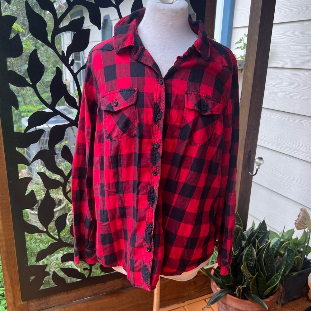 Torrid Womens 2 Red Black Buffalo Plaid Rayon Button Down Western Flannel Shirt